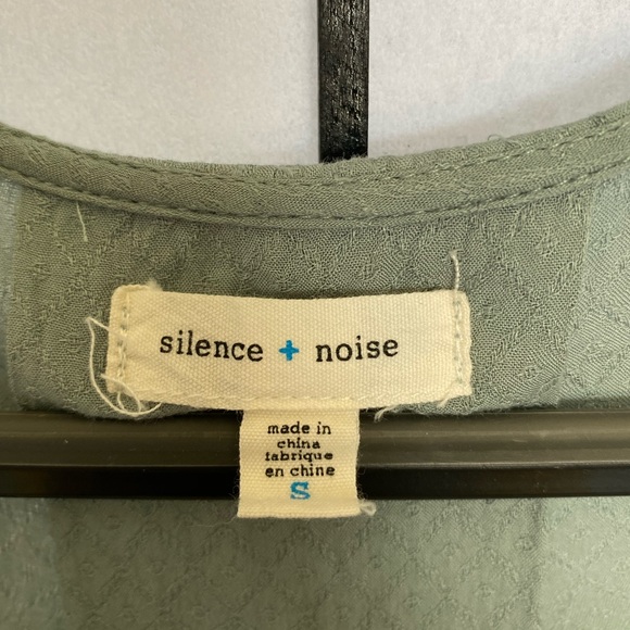 Silence + Noise Green Long Sleeve top - Picture 3 of 4